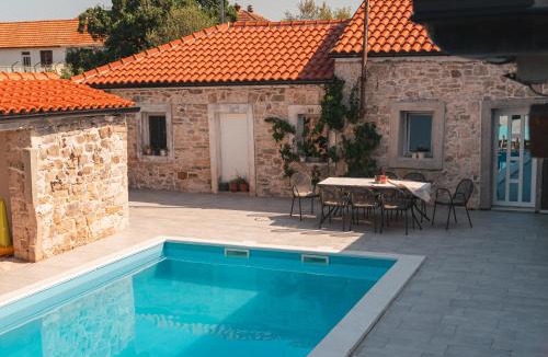Dobra Voda Villa | GRANDMA´S HOUSE