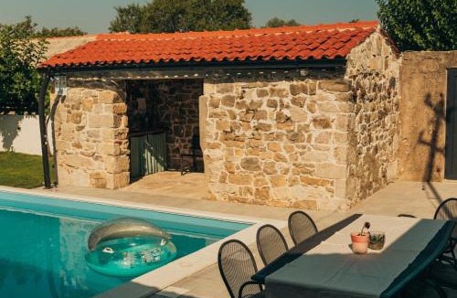 Dobra Voda Villa | GRANDMA´S HOUSE