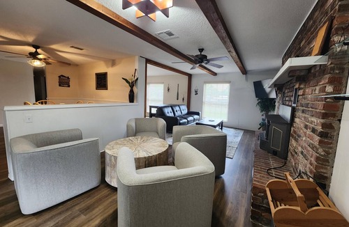 Porum House | Grandma's Place - Perfect for get togethers, backyard grilling, & close to water