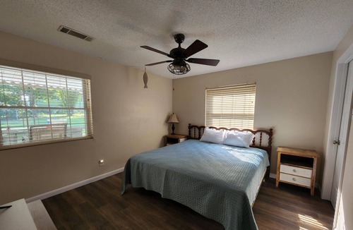 Porum House | Grandma's Place - Perfect for get togethers, backyard grilling, & close to water