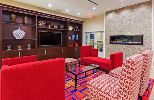 The Colony Hotel | Grandscape Getaway – 2 Queens/Breakfast/Pool