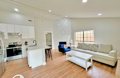 The Colony House | Grandscapes! Centrally located near The Colony Shoreline, No Chores