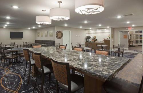 Morris Hotel | GrandStay Hotel & Suites - Morris