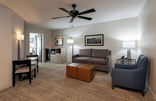 Cambridge Hotel | GrandStay Hotel & Suites