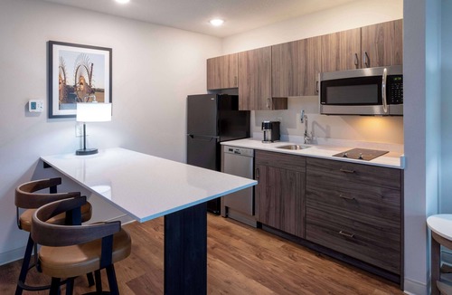 Johnston Hotel | GrandStay Hotel & Suites