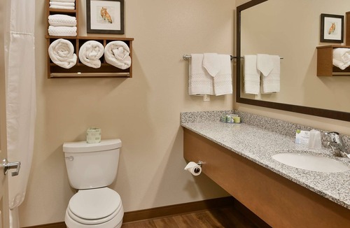 Sisters Hotel | GrandStay Hotel & Suites