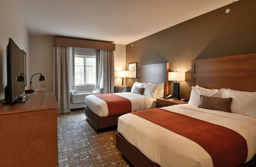 Sisters Hotel | GrandStay Hotel & Suites