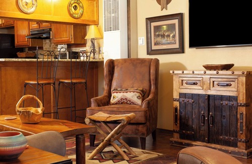 Red River House | Grandview 1 - In Town - Free WiFi - Cable - Gas Burning Fireplace - Gas Grill -