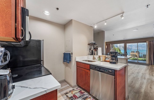 Chelan Condo | GrandView 106 - Luxury Waterfront Condo