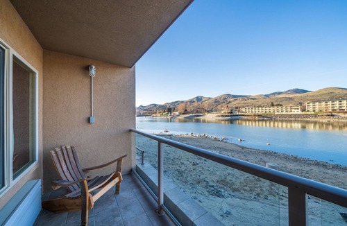 Chelan Condo | Grandview 710 Waterfront King with River View