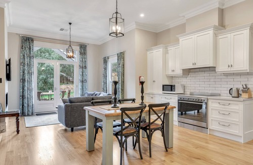 Mount Barker House | Grandview Accommodation - The Elm Tree Apartments