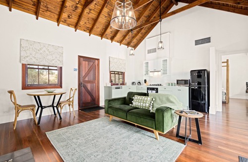 Dawesley Villa | Grandview Accommodation - Hideaway Huts