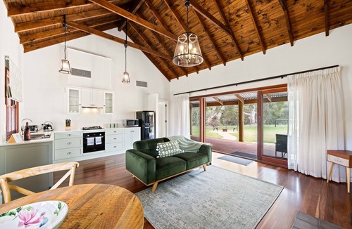 Dawesley Villa | Grandview Accommodation - Hideaway Huts