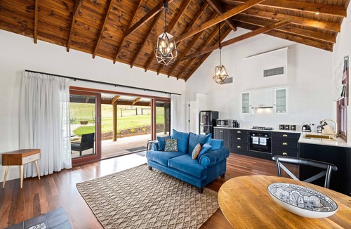 Dawesley Villa | Grandview Accommodation - Hideaway Huts