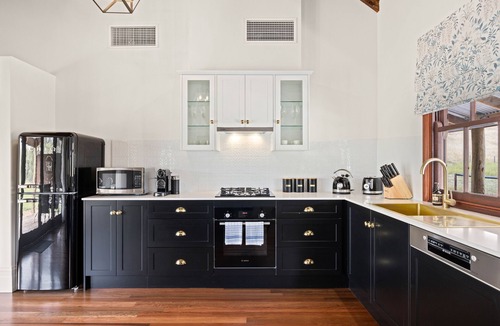 Dawesley Villa | Grandview Accommodation - Hideaway Huts