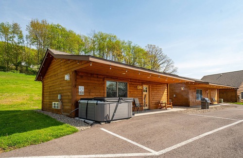 McHenry Cabin | Grandview Cabin Suite 24-Hot Tub