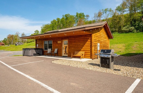 McHenry Cabin | Grandview Cabin Suite 24-Hot Tub