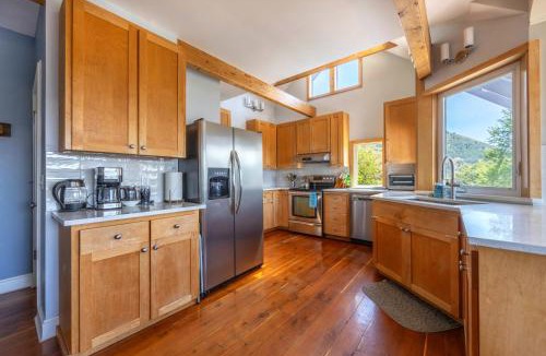 White Salmon House | Grandview Get-A-Way home