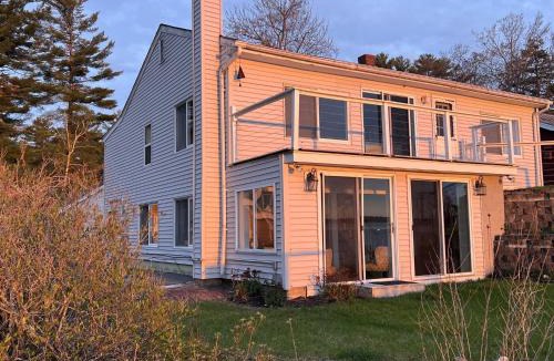 Sebago Villa | GRANDVIEW LAKEFRONT LIMIT 9 villa