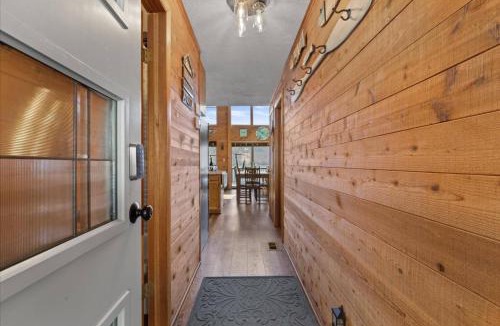 Bayview House | Grandview Lakeside Escape