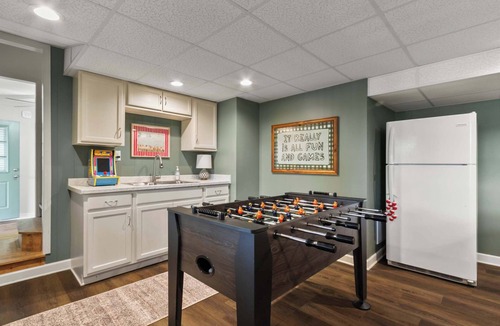 Northport House | Grandview Lakeside Retreat -Close to UA-5BR-Game Room