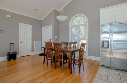 Henrico House | Grandview Lodge | Magnificent Main Lake Views | 3 Night Min
