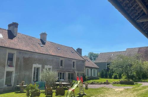 Tournebu House | Grange à grains à l'Ombre d'une Tour