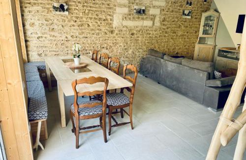 Tournebu House | Grange à grains à l'Ombre d'une Tour