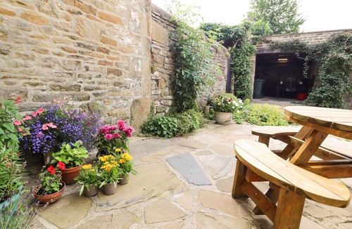 Carleton Cottage | GRANGE HOUSE, family friendly, with a garden in Carleton-In-Craven