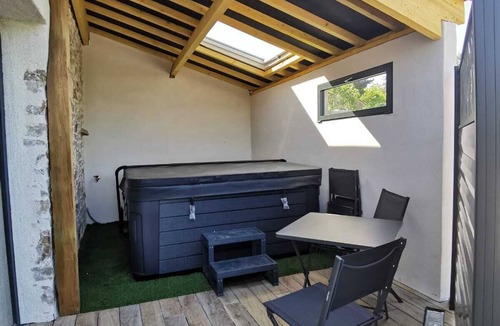 Landeronde House | Grange Rénovée Avec Jacuzzi