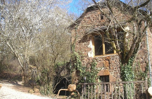 Goutrens House | Grange Rénovée en Pleine Nature