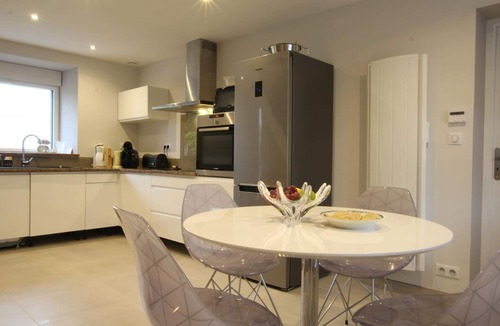 Saint-Michel-de-Montjoie Cottage | Granite house with garden, pets allowed and parking