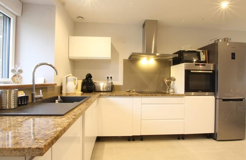 Saint-Michel-de-Montjoie Cottage | Granite house with garden, pets allowed and parking