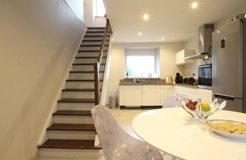 Saint-Michel-de-Montjoie Cottage | Granite house with garden, pets allowed and parking