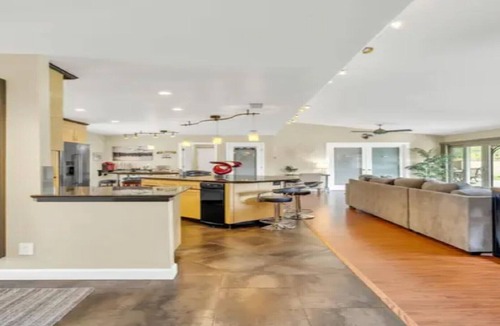 Granite Bay House | Granite Bay Getaway - Relaxing oasis with Jacuzzi.