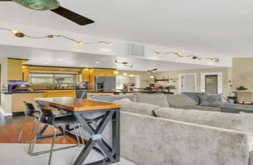 Granite Bay House | Granite Bay Getaway - Relaxing oasis with Jacuzzi.