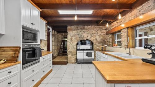 Beechworth House | Granite Cottage