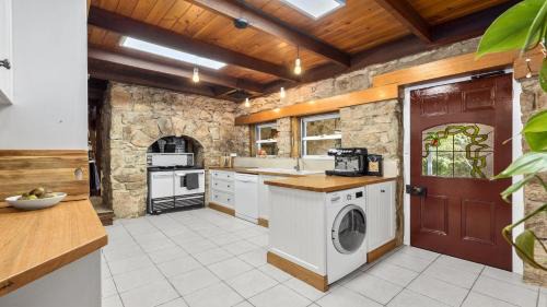 Beechworth House | Granite Cottage