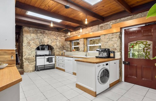 Beechworth House | Granite Cottage - historical and stylish