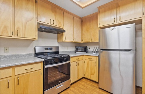 Strawberry Cabin | GRANITE- Cozy cabin steps from Stanislaus River