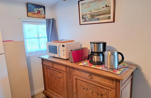 Tregunc House | Granite House by GR34 & Sandy Beach