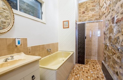 Upper Wakefield House | Granmas Cottage Clare Valley