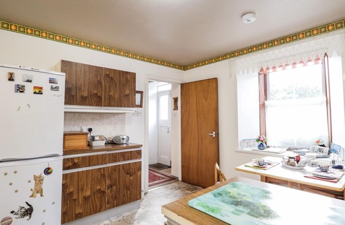 Dunbeath Cottage | GRANNY'S COTTAGE, country holiday cottage, with a garden in Dunbeath