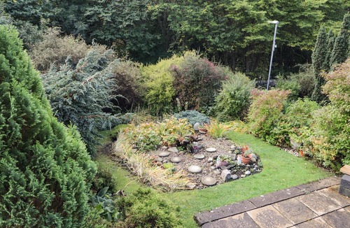 Dunbeath Cottage | GRANNY'S COTTAGE, country holiday cottage, with a garden in Dunbeath