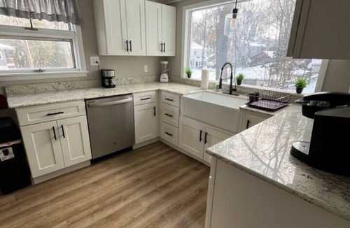 East Rochester House | Grant-Eligible Retreat & Gathering Home|Rochester