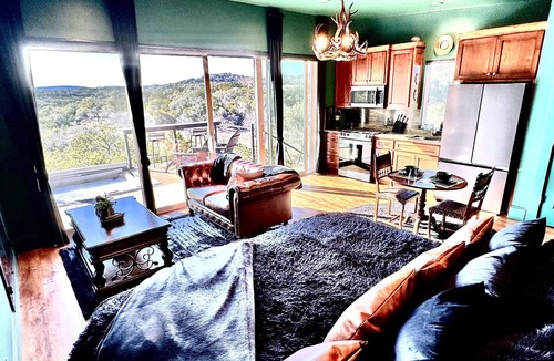 Helotes Cabin | Grantham House Cozy Hill Country Stay