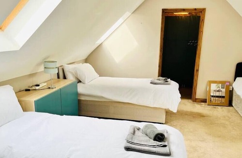 Grantham House | Grantham House with Ample Parking