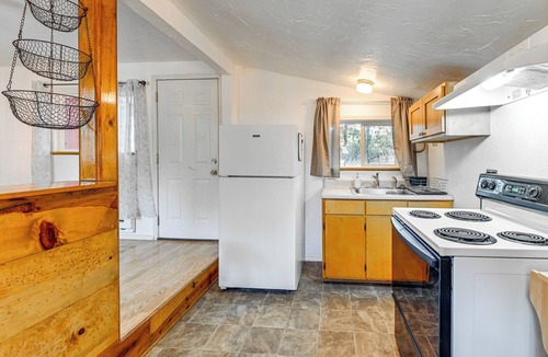 Grants Pass Cottage | Grants Pass Cottage ~ 8 Mi to Rogue River!