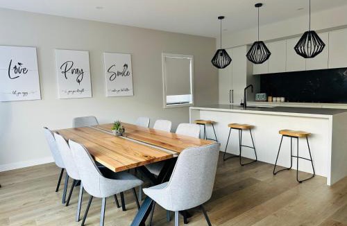 Grantville Villa | Grantville’s Grand Getaway