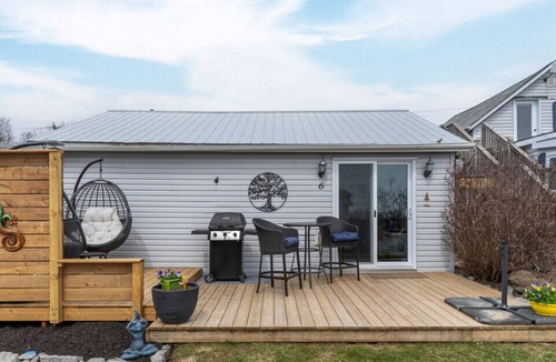 Wellington House | Grapevine Cottage at The Birch